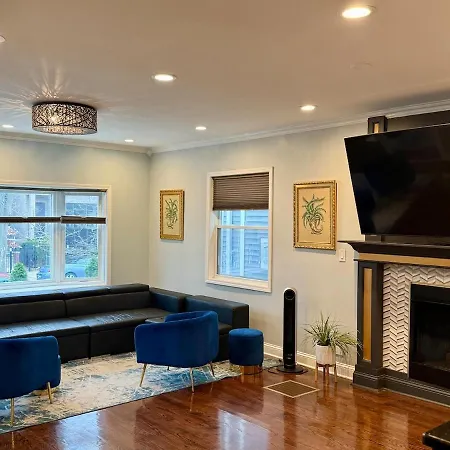 Stunning Home In Prime Chicago With Private Pool