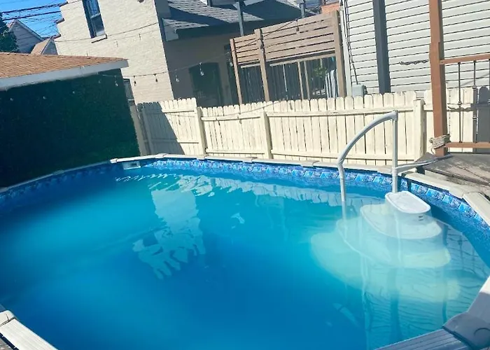 Stunning In Prime With Private Pool *