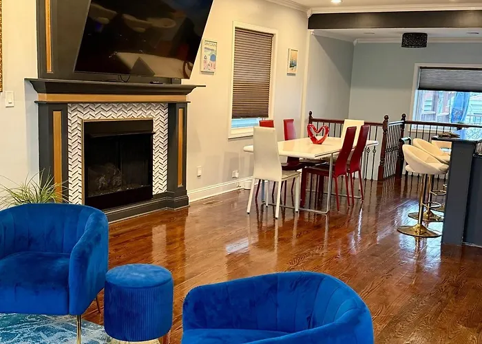 Apartment Stunning In Prime With Private Pool