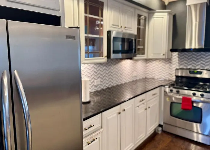 Stunning In Prime With Private Pool Apartment Chicago