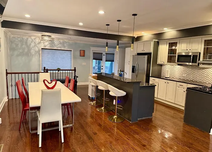 Apartment Stunning In Prime With Private Pool Chicago