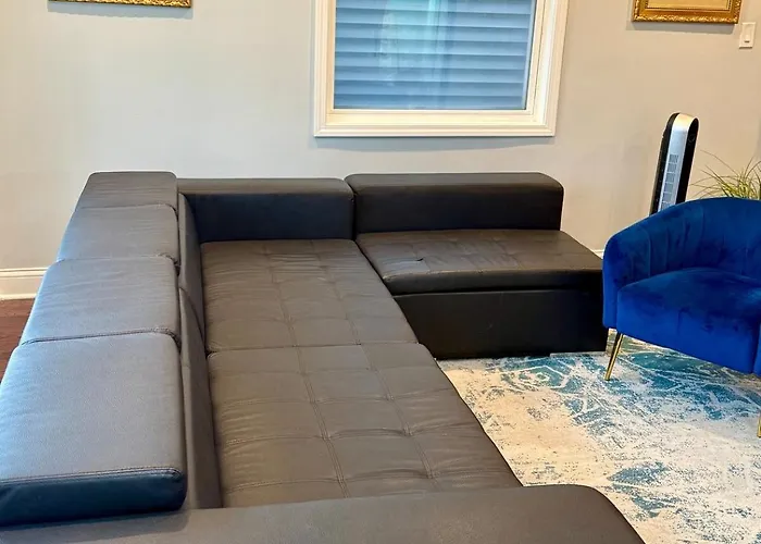 Apartment Stunning In Prime With Private Pool