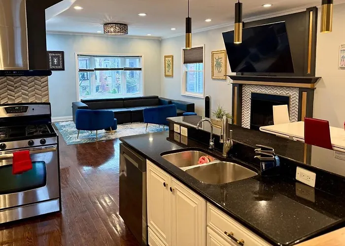 Stunning In Prime With Private Pool *